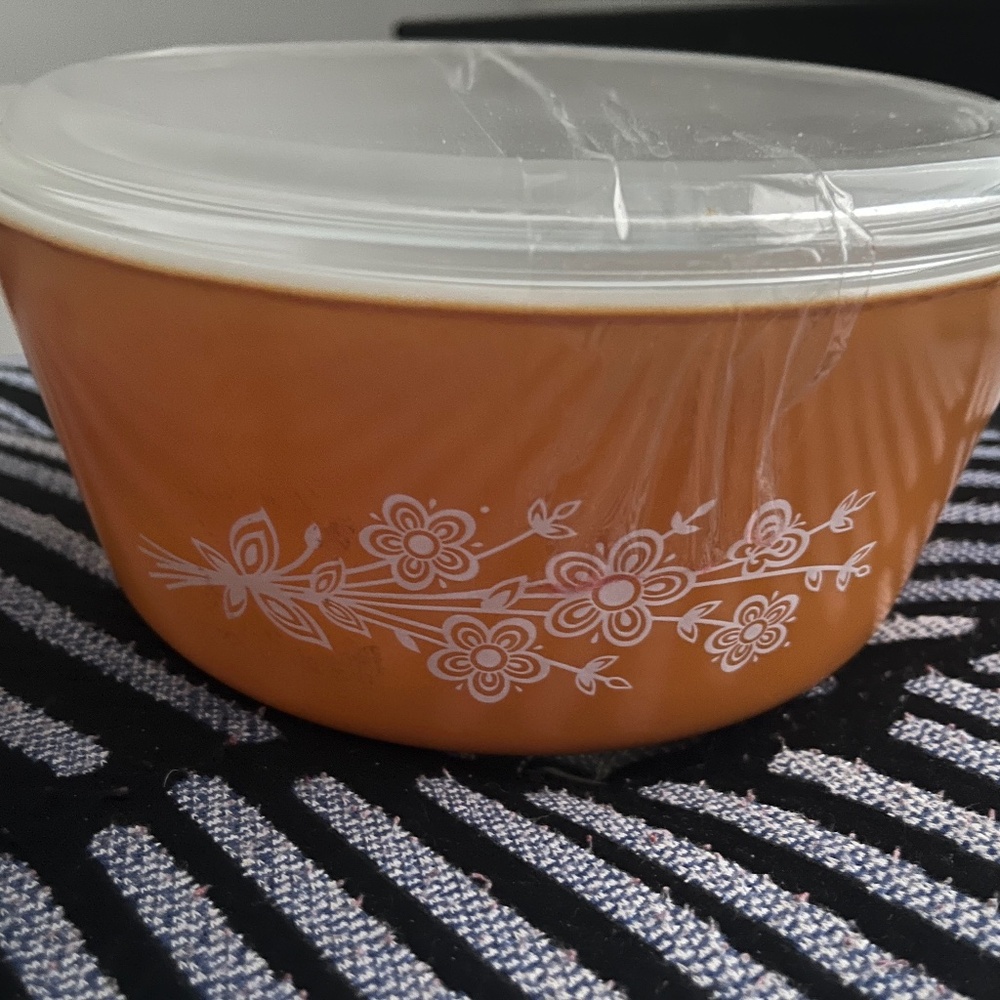 Vintage Pyrex butterfly  gold casserole pot